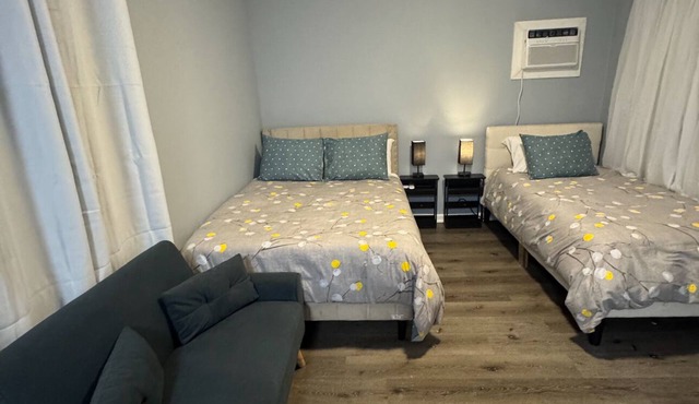 Guesthouse in quiet Pāhoa St with AC