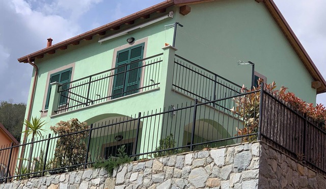Halfway between the sea and the hill is the ideal place for your relaxation. in Sciarborasca