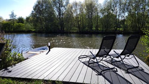 Het waterchalet op monumentaal fort in Ooltgensplaat