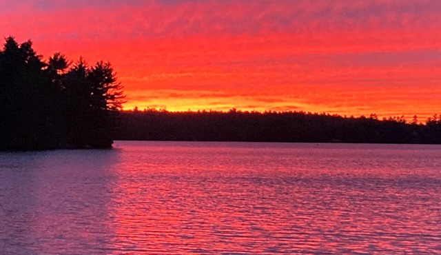Historic , cozy 2 bedroom original cabin at the waters edge in Franklin ME in Franklin