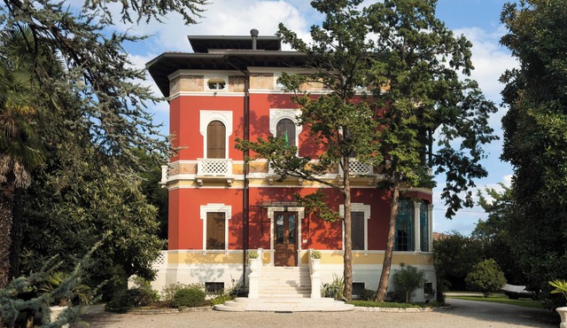 Historic Liberty Villa with Tower, Venetian Gondola & Riverside Park in Sacile