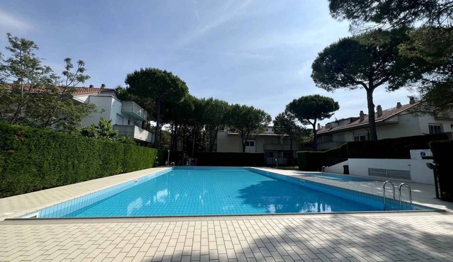 Holiday apartment with air conditioning, balcony and pool in Lignano