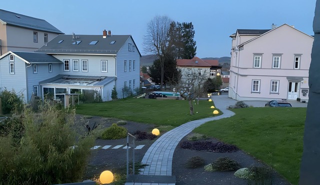 Holiday Home 'Ferienhäuschen Gartenblick' with Private Terrace and Wi-Fi in Friedrichroda