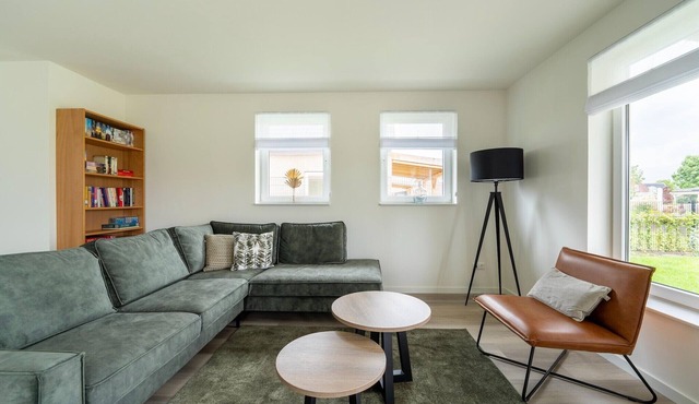 Holiday home in South Holland near Rotterdam in Simonshaven