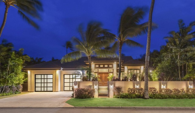 Honolulu - Contemporary Island home w/heated pool, spa Sleeps 11