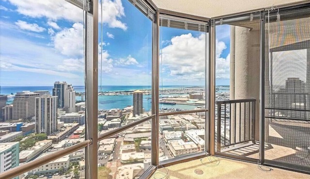 Honolulu Penthouse with Stunning Harbor, Aloha Tower, and Ocean Views