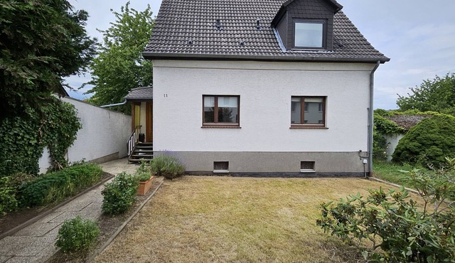 House-Basic-Private Bathroom-Garden view-Einfamilienhaus bis 10Per in Kassel