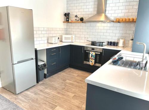 Ideal 4 Bed Home sleeps 7 Nr Middlebrook Stadium in Lostock