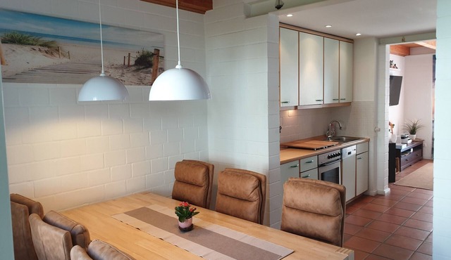 Ideal for families, 350m to beach, 3 bedrooms, WLAN, parking, bbq, terrace in Heringsdorf OT Bansin