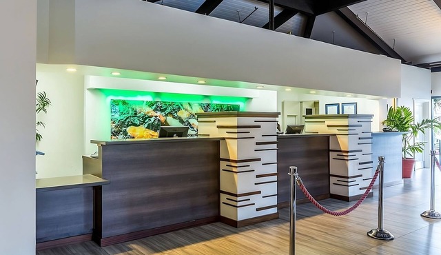 Ideal Location! Onsite Pool, Pet-Friendly Property, Near Waikiki Beach