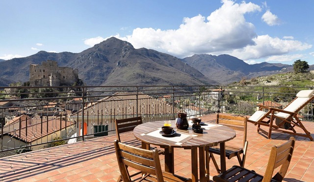 Apartment 'La Terrazza Del Tempo' with Mountain View, Wi-Fi and Air Conditioning in Castelvecchio di Rocca Barbena