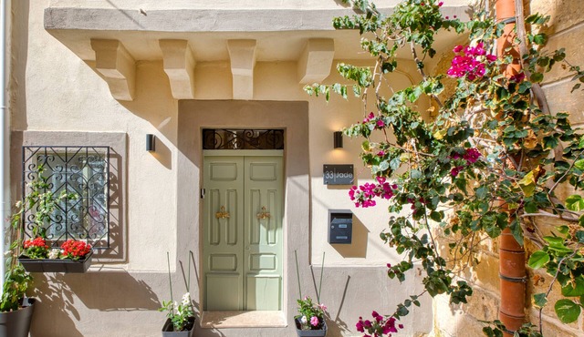 Jade | Stylish Zabbar Hideaway in Ħaż-Żabbar