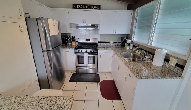 Kailua Family Friendly Home w/AC, 3 BR, Near Kailua Beach!