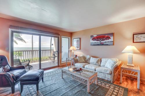 Kaunakakai Condo w/Private Lanai & Ocean Views!