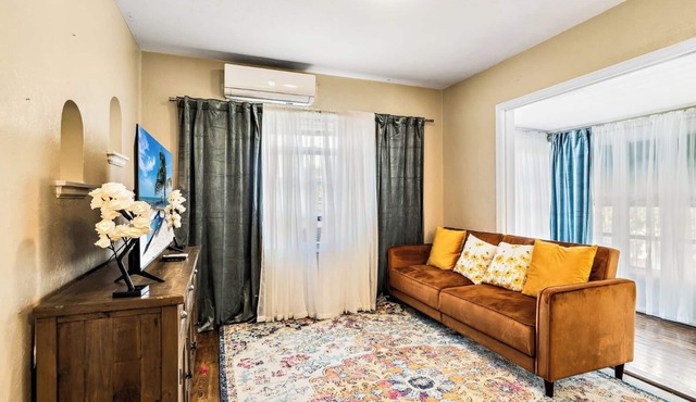 King Bed 1BD 8 min to Downtown & Pier Pet-friendly in St. Petersburg