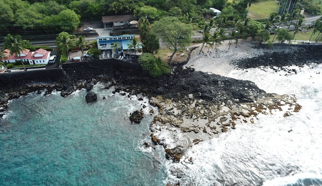 Kona OCEANFRONT PVT Home ~ Sleeps 8+, Hot Tub, 2 min walk to Magic Sands Beach