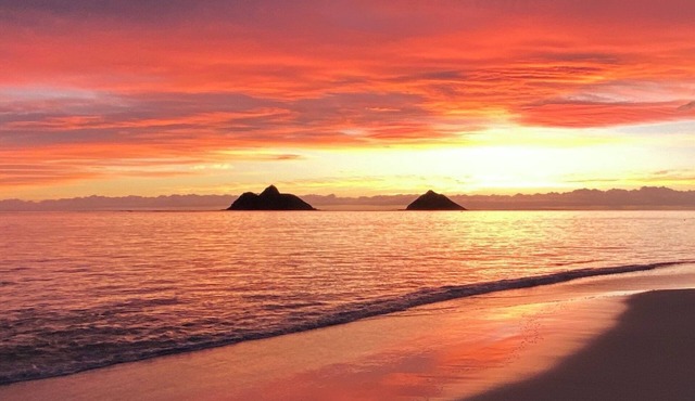 Lanikai Loop 3-bedroom 2-bath house, with lovely yard, a quiet relaxing getaway.