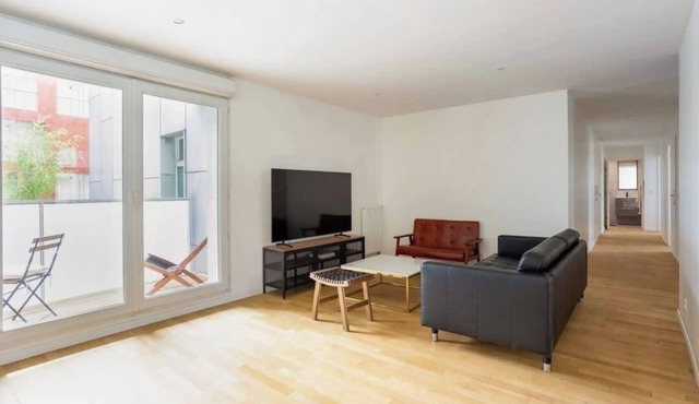 Large apartment with 2 parking spaces near Paris - air-conditioned in Aubervilliers