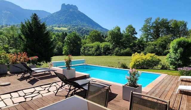Large house with pool and mountain views in alex