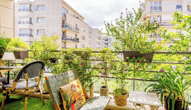 Large Two-bedroom Flat to Rent in Paris,100m From Beautiful Buttes Chaumont Parc in Paris