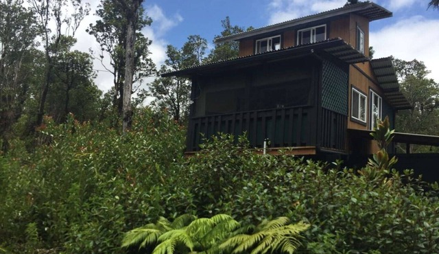 Lava Rock Camp🌋 Off-grid Treehouse