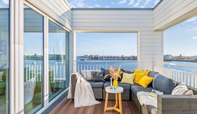 Light-flooded villa with large terrace, direct waterfront, wellness area in Kappeln