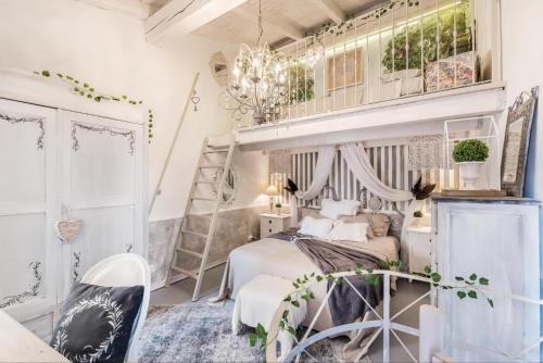 Little Romantic Pitelli in Pitelli