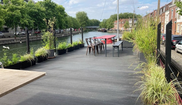 Logement sur une Péniche Dans un Cartier Calme Face à Euratechnologie in Lille