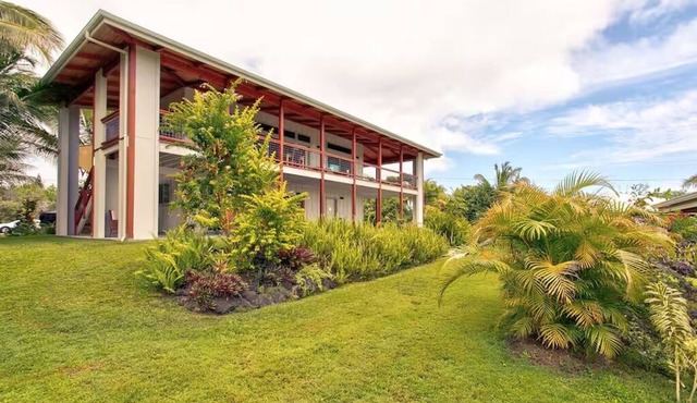 Lovely 2-bedroom house in Pāhoa perfect for a relaxing getaway