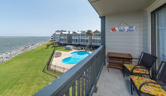 Lovely condo with ocean views, pool access and wifi in Fripp Island