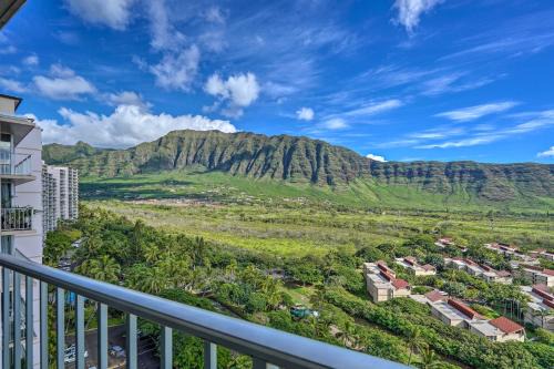 Lush Condo w/Community Pool, 1 Mi to Beach!