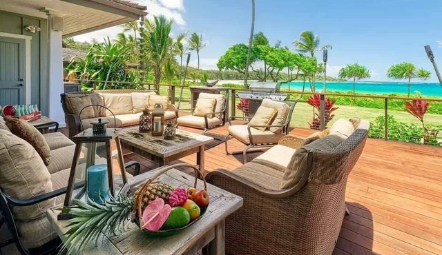 Luxe Beachfront Anahola with A/C