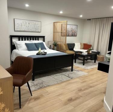 Luxurious modern basement apartment in Pickering