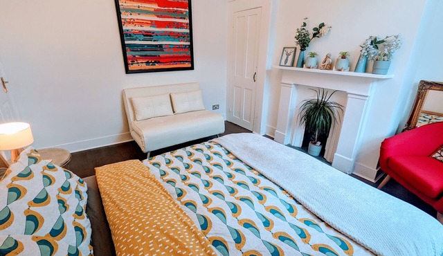 Luxury 4/5 bed 2 bath Victorian London home in London