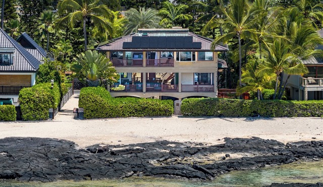 Luxury Beachfront Home w/Pool, Spa, AC & Stunning Sunset Views at Mermaid Cove