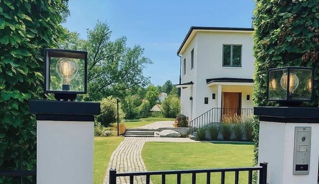 Luxury Villa in Stocksund with Guest House in Stocksund