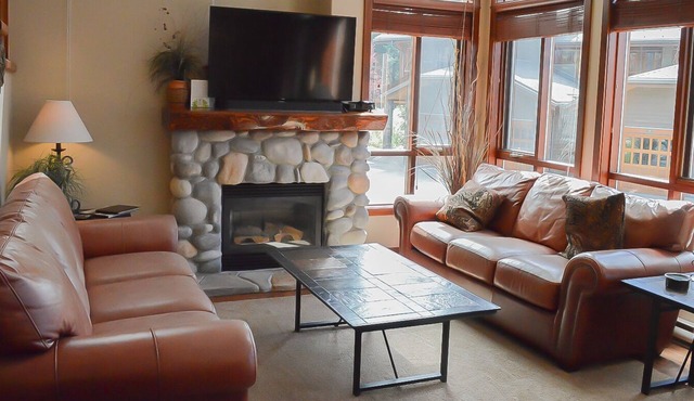 Magnificent Multi Level Townhouse | Ski-in & Ski-out | Private Hot Tub in Sun Peaks