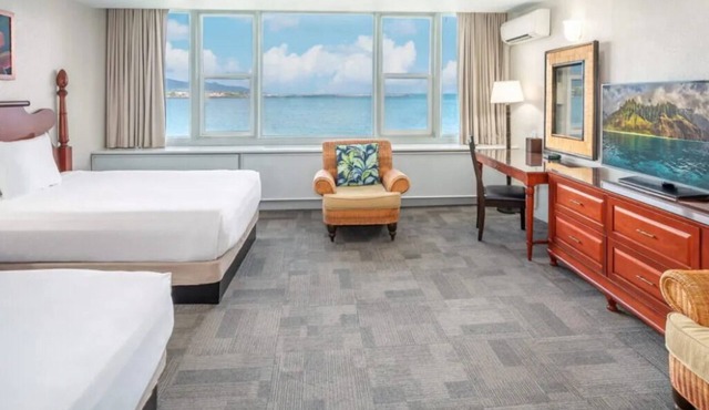 Make Your Trip More Enjoyable! 4 Relaxing Units, Outdoor Pool, Oceanfront!