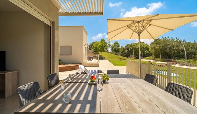 Mamad Keshet Eilon Serene Garden Villa in Eilon