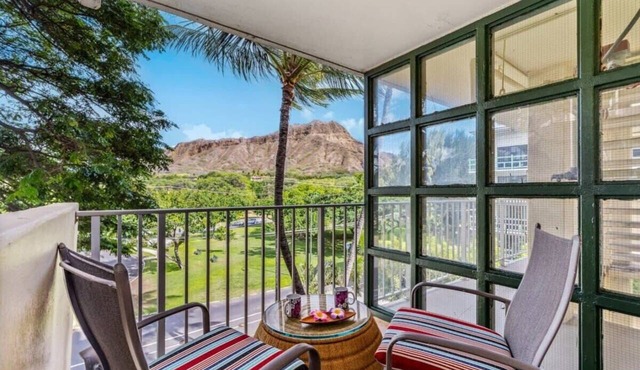 @ Marbella Lane -Coastal retreat near Diamond Head