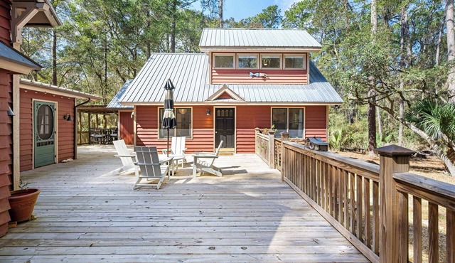 Marsh Mellow Cottage- Cozy and Golf Cart Included in Daufuskie Island