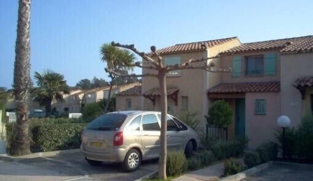 Maset conditioning in a closed condominium with guardian. in Le Lavandou