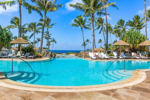Maui Escape - Elegant Condo, Partial Ocean Views & Resort Perks