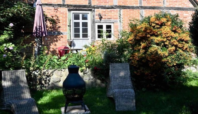 Mecklenbü mit Teich, Kamin, Sauna und Hotpott in Dargun
