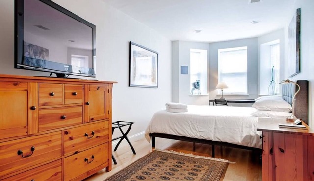 Modern 2BR Apartment Near Union Station DC in Washington