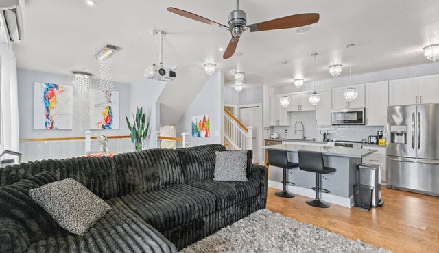 Modern Island Living | Parking, AC, Fast WiFi, W/D