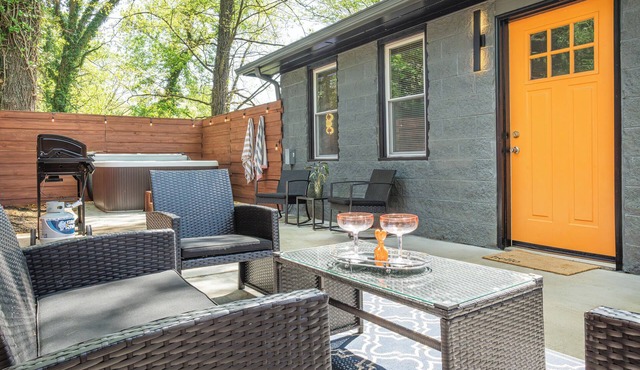 Modern Knox Guesthouse - Hot Tub/Pet Friendly/Private Patio/Grill in Knoxville