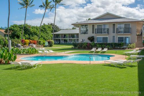 Nāpili Surf Beach Resort by Castle