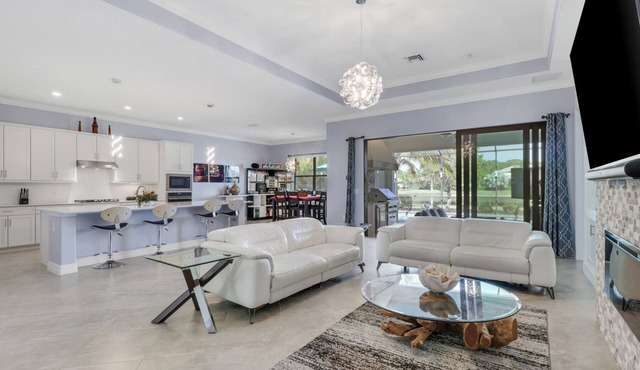 Naples Area home with Private Pool, Hot Tub and lake views. 3 Bed/3 Bath in Naples