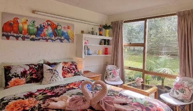 Nathas' Nest - A small, very cosy and completely private comfortable space. in Red Beach